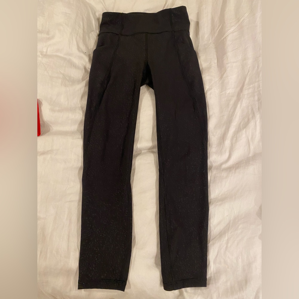 Lululemon Time To Sweat Crop 23” Polar Shift Emboss Black Size 6